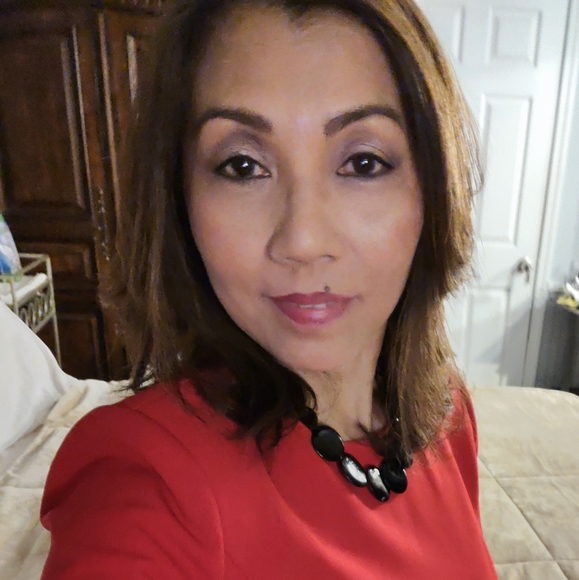 Dresses - Picture 2 of 8